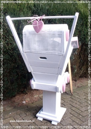 Houten Kinderwagen Meisje